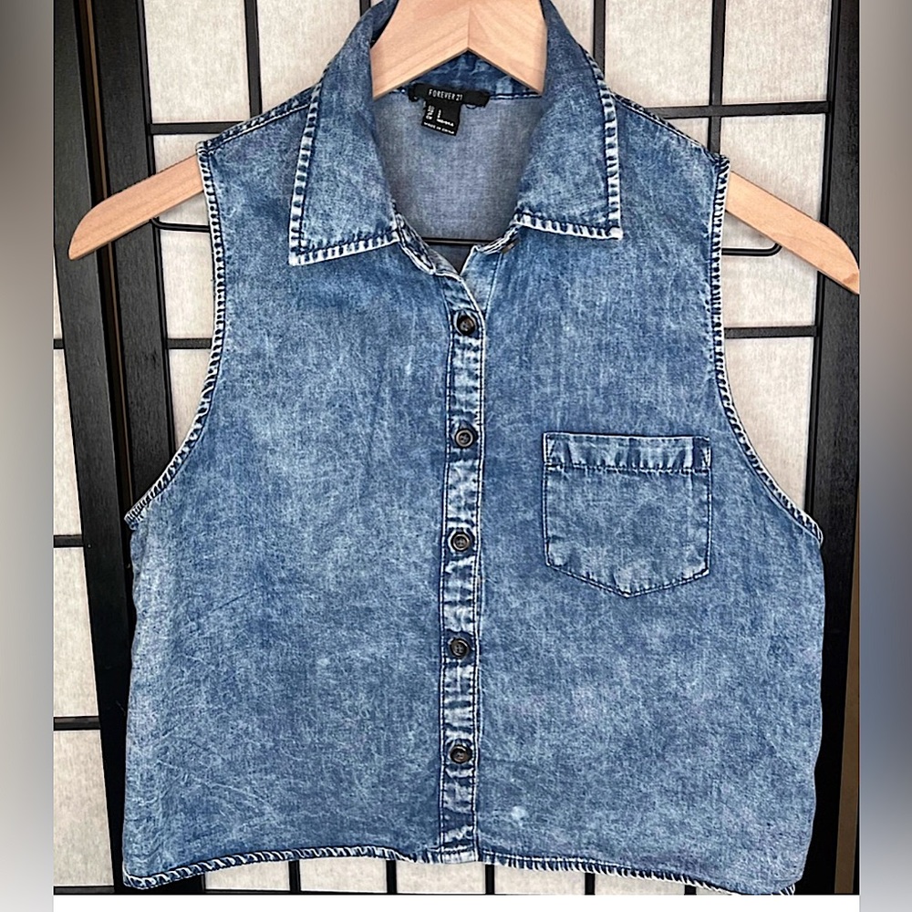 Forever 21 Cropped Denim Sleeveless shirt